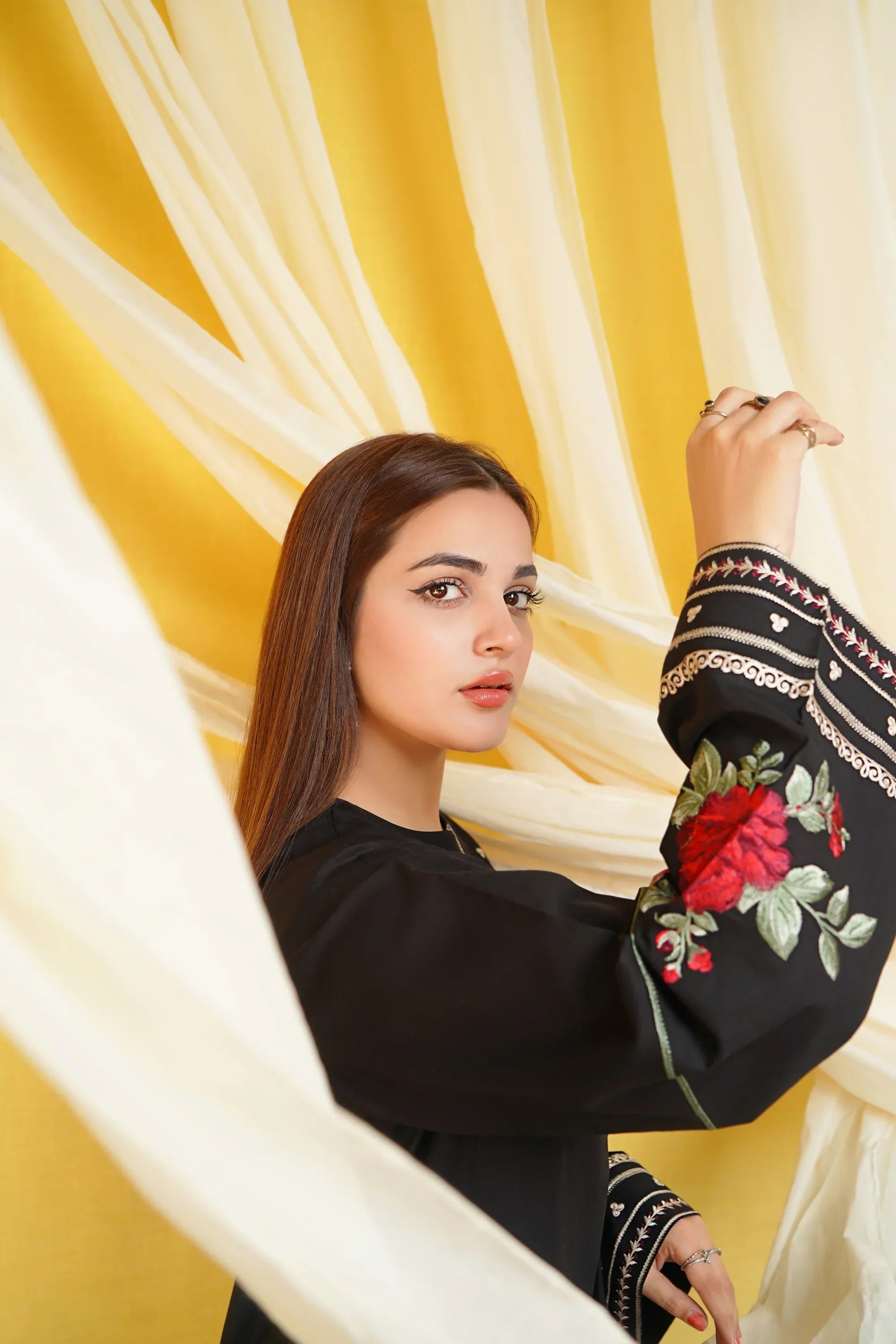 URGE - 2PC DHANAK EMBROIDERED MI-W132 URGE - 2PC DHANAK EMBROIDERED MI-W132